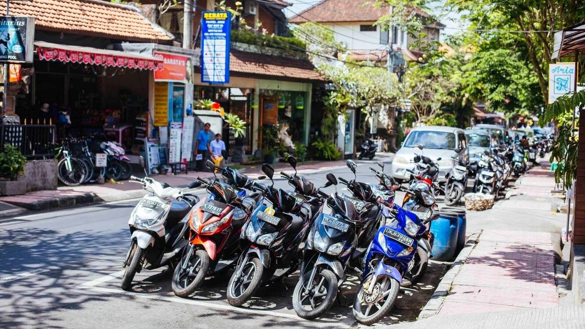 印尼峇里島計劃禁止遊客租用電單車。(網上圖片)