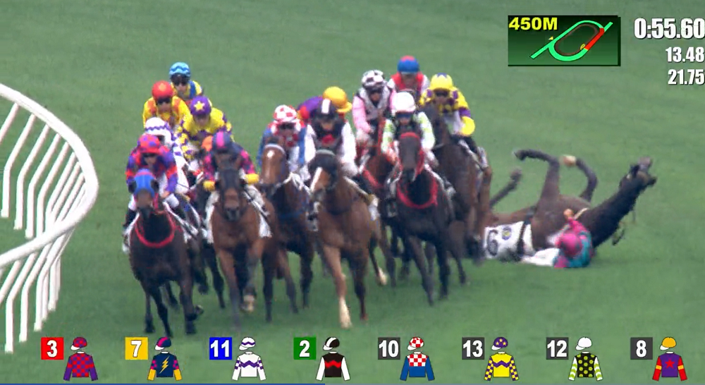 楊明綸墮馬後一度被「菲力大帝」壓到。