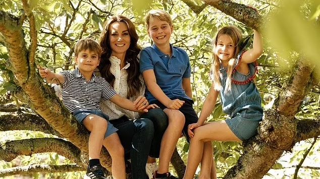 英國王室｜凱特跟3子女爬樹拍出美照 融化萬民 但一個原因令美國人「陷入恐慌」  