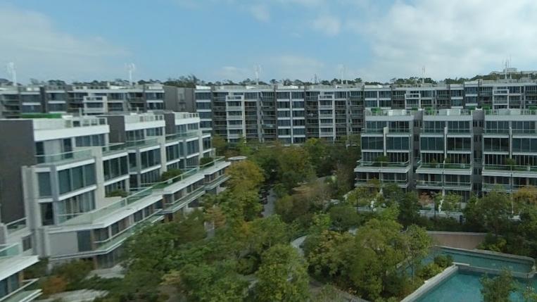 有不少明星藝人居住的西貢傲瀧，新近錄得一房連天台特色房易手，造價773萬元，呎價近1.7萬元，屬蝕讓成交。