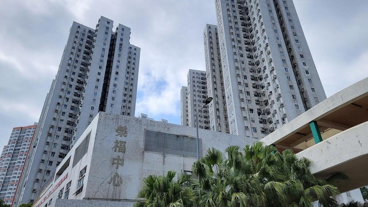 粉嶺居屋榮福中心剛錄本月首宗二手成交，年輕上車客以居二市場價325萬元，入市三房單位自用。