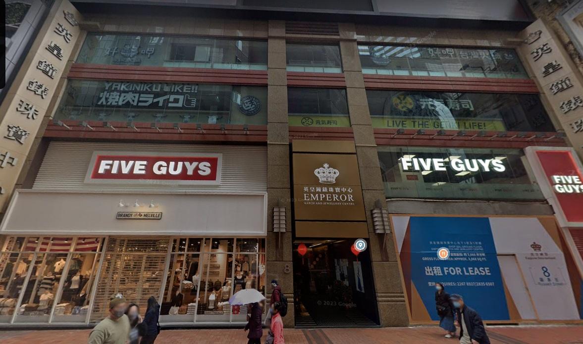 資料指，銅鑼灣羅素街英皇鐘錶珠寶中心一個逾4,700方呎中高層單位，上月中以9,628萬元易手，新買家為港鐵(066)前主席馬時亨長女劉馬露明及其丈夫劉仲恒。(資料圖片)