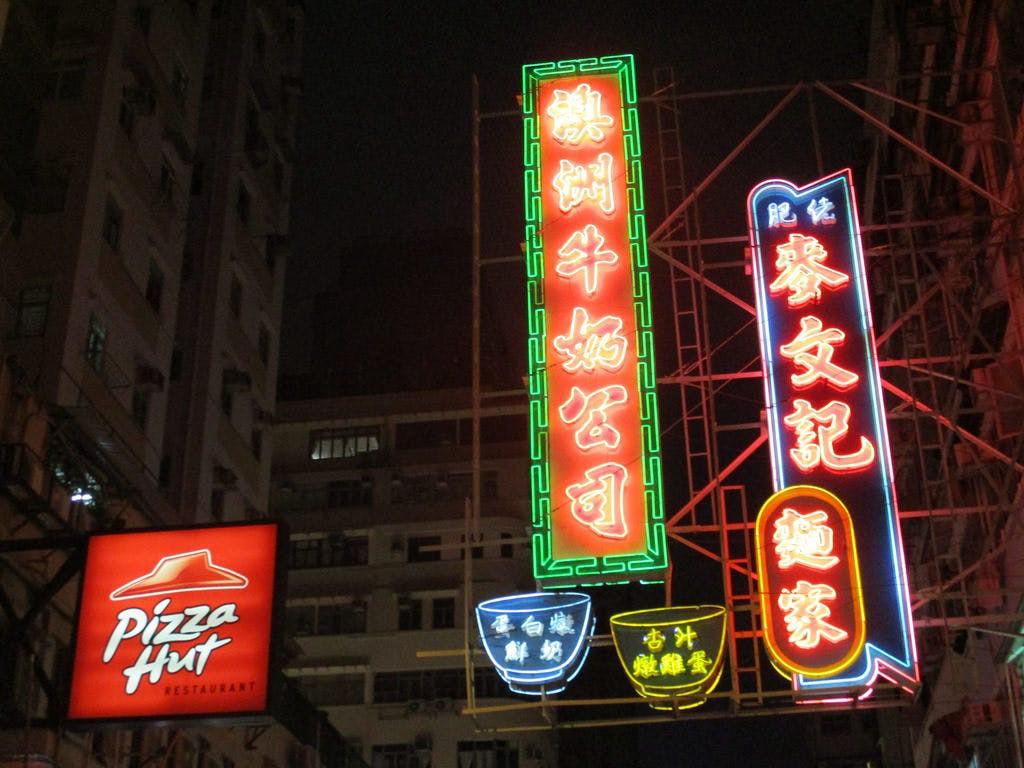 燈火闌珊｜一文睇晒香港消失的霓虹招牌 導演感慨拍攝過程與時間競賽