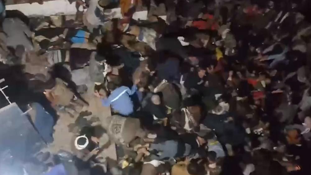 也門派發物資活動發生人踩人，至少80死220人傷。(Twitter)