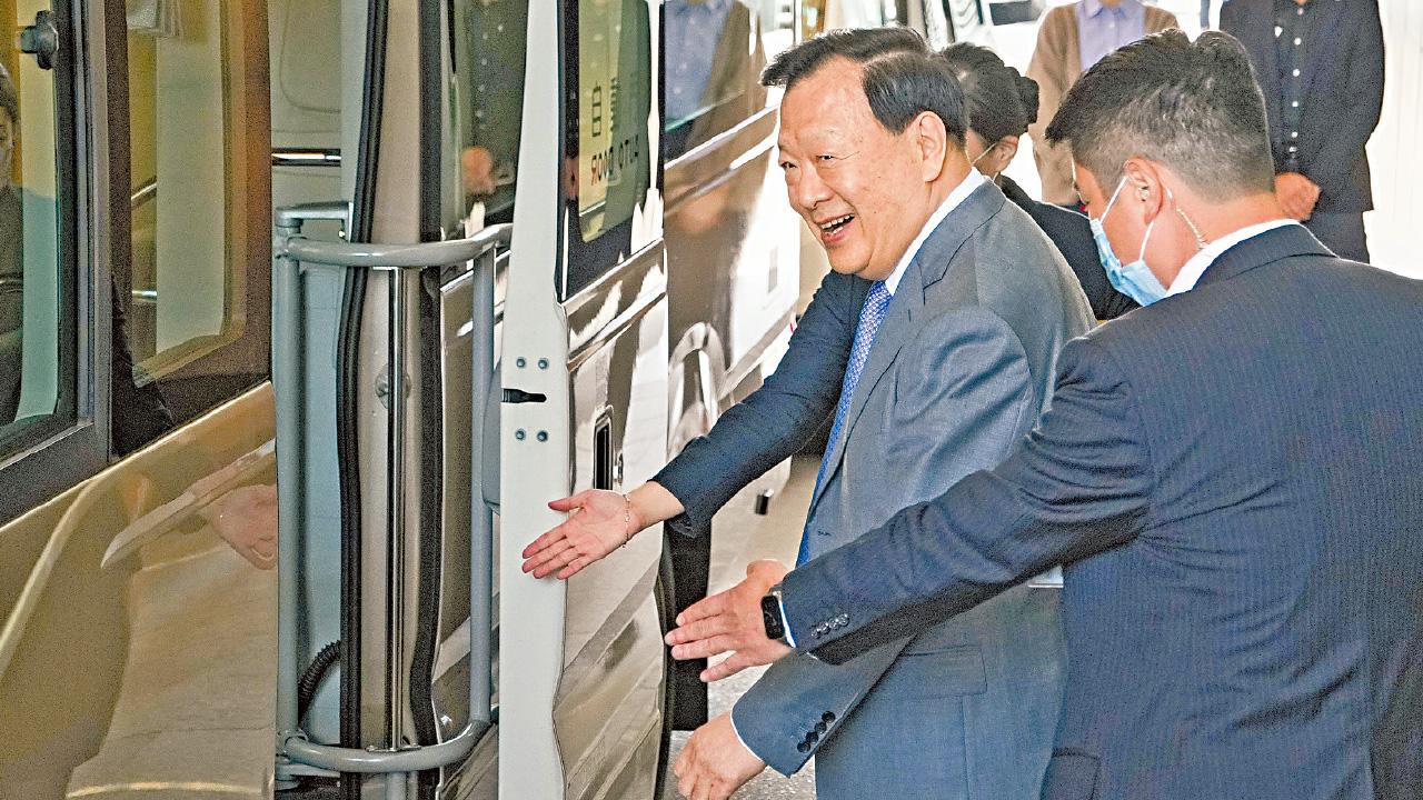 夏寶龍抵港考察6天 李家超引述：鼓勵政府團隊繼續努力