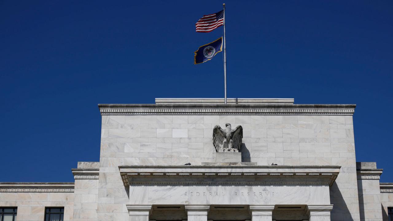 聯儲局會議紀錄指官員曾考慮停加息，同時料銀行危機致經濟衰退。(資料圖片)