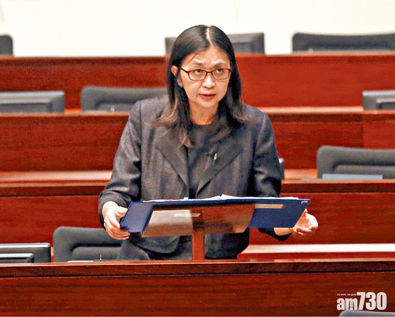 SFC行政總裁梁鳳儀指，下月發虛擬資產交易平台發牌指引。(資料圖片)