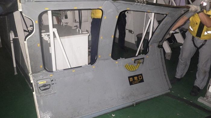 日本自衛隊一架直昇機日前在沖繩墮海。(路透社)