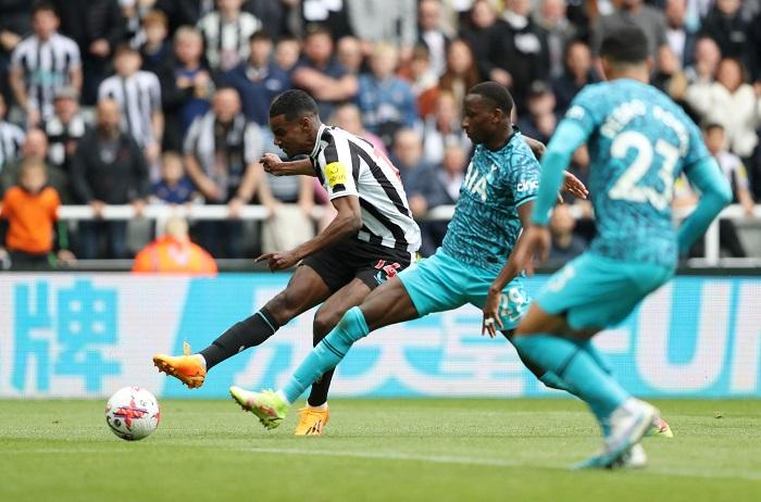 伊沙克21分鐘為紐卡素領先至5:0。(路透社)