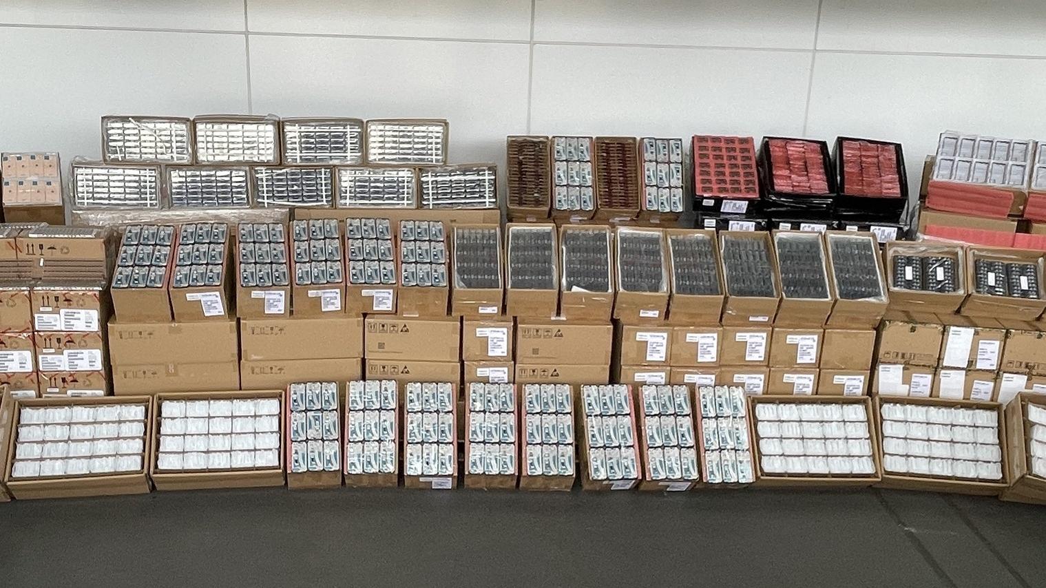 海關揭貨櫃車走私市值600萬手機零件相機鏡頭