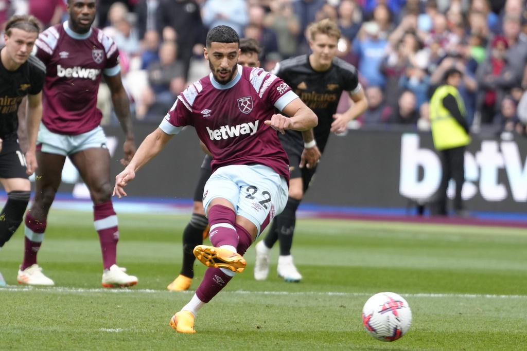 韋斯咸於英超以30戰31分列第15，4分領前尾三的諾定咸森林，仍要為護級而戰。（美聯社）