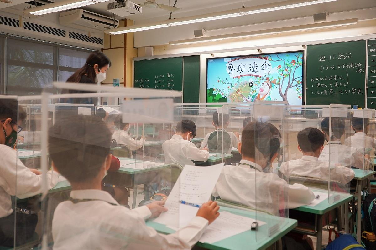 今學年有近2,000名小學教師流失。(資料圖片／李睿哲攝)