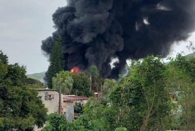 粉嶺坪輋恐龍坑回收場起火　濃煙席捲半空