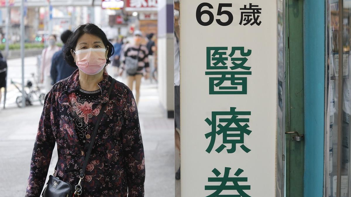 政府未有打算下調醫療券合資格年齡至60歲。(資料圖片／林俊源攝)