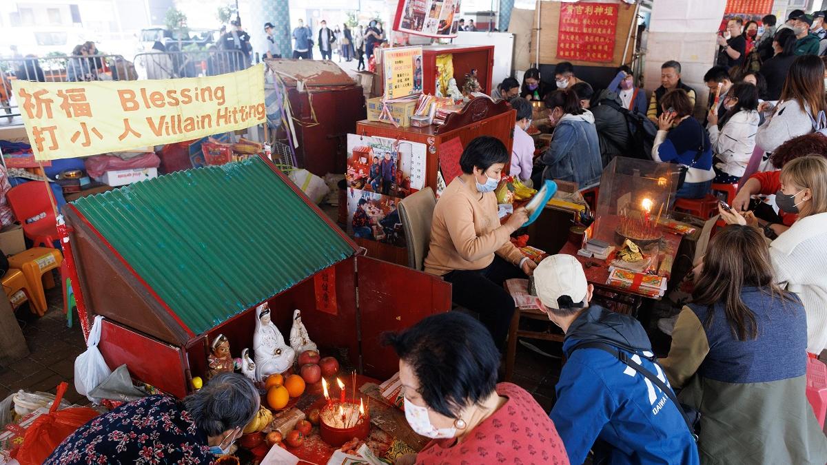 當局指，鵝頸橋底因涉及「打小人」和焚燒香燭冥鏹，成為唯一「需要更多關注」的衞生黑點。(資料圖片／蘇文傑攝)