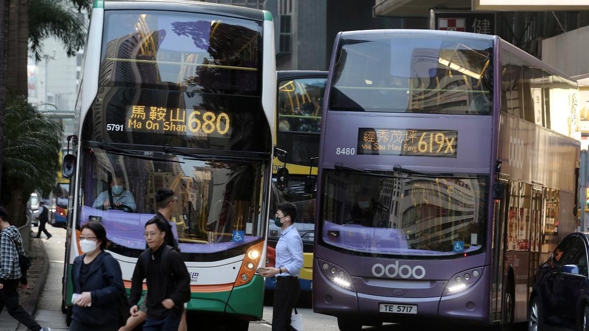 截至去年底，本港77%專營巴士路線均設有分段收費。(資料圖片)