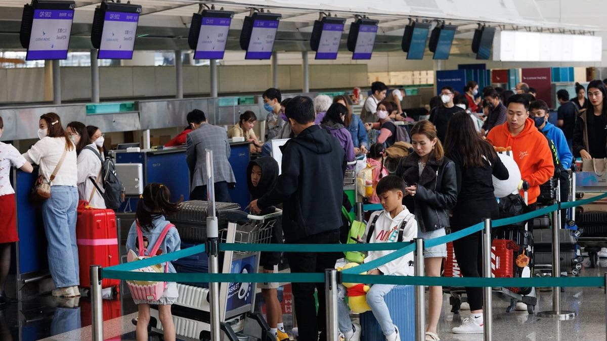 市民趁清明節和復活節長假期外遊。(蘇文傑攝)