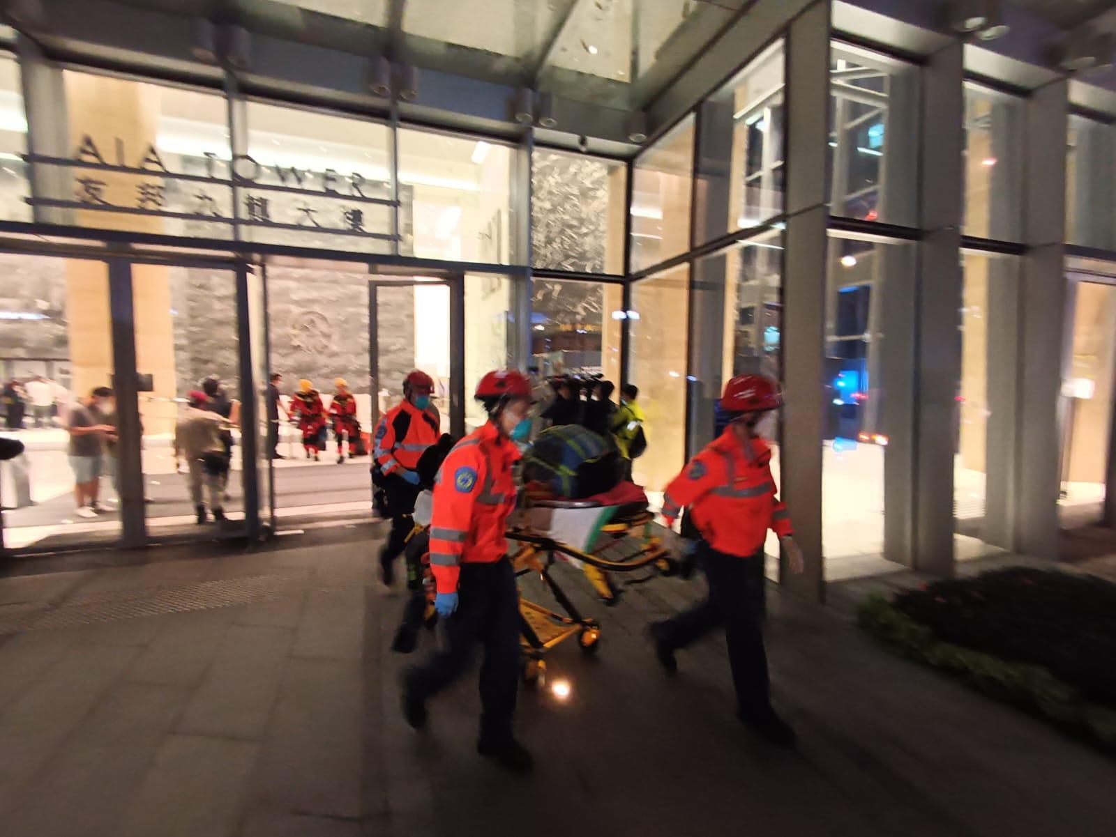 觀塘友邦九龍大樓清潔工飛墮𨋢槽亡 業界：門常鎖貼警示　管理處掌匙