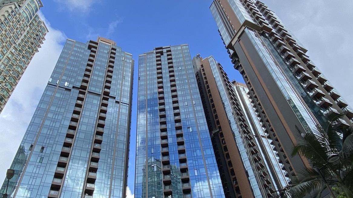 北角柏傲山最新錄四房大單位易手個案，累劈17%後，以4,110萬元成交，呎價35,584元，創同類單位新高。