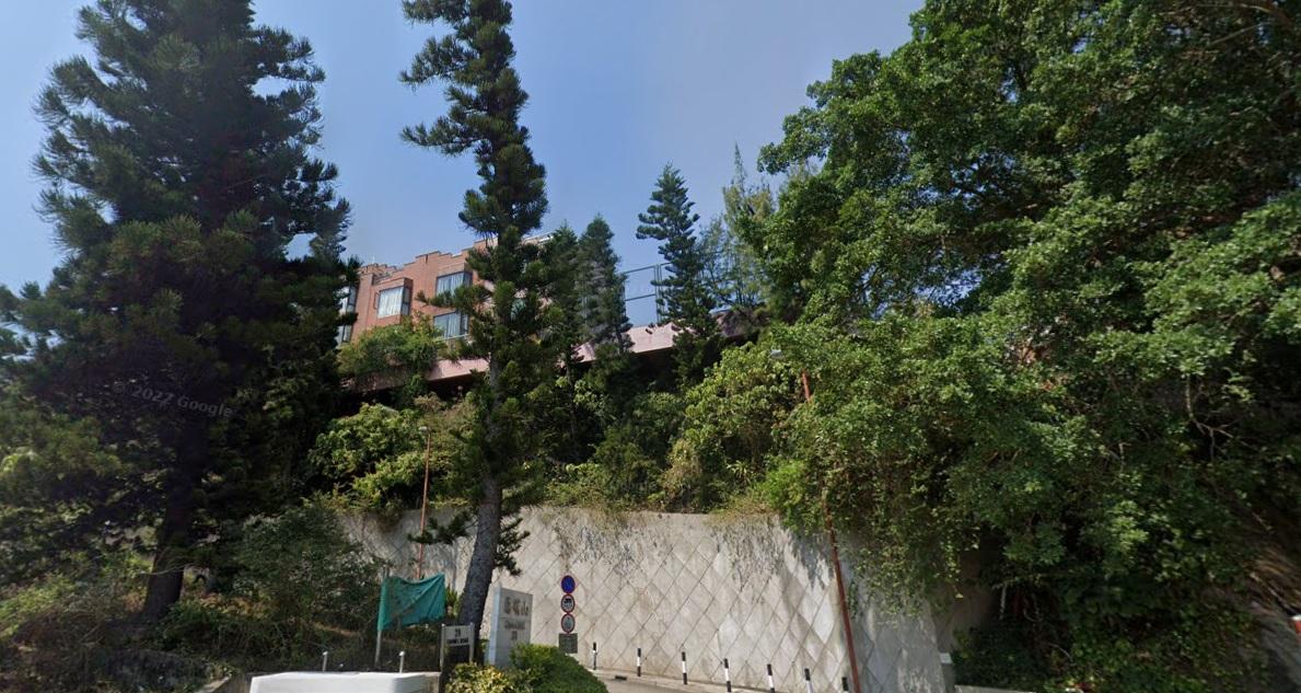 消息指，鄧鉅明或相關人士新近以約1.55億元，沽售赤柱海明山相連洋房，呎價近4萬元，料造價和呎價均創屋苑新高。(網上截圖)