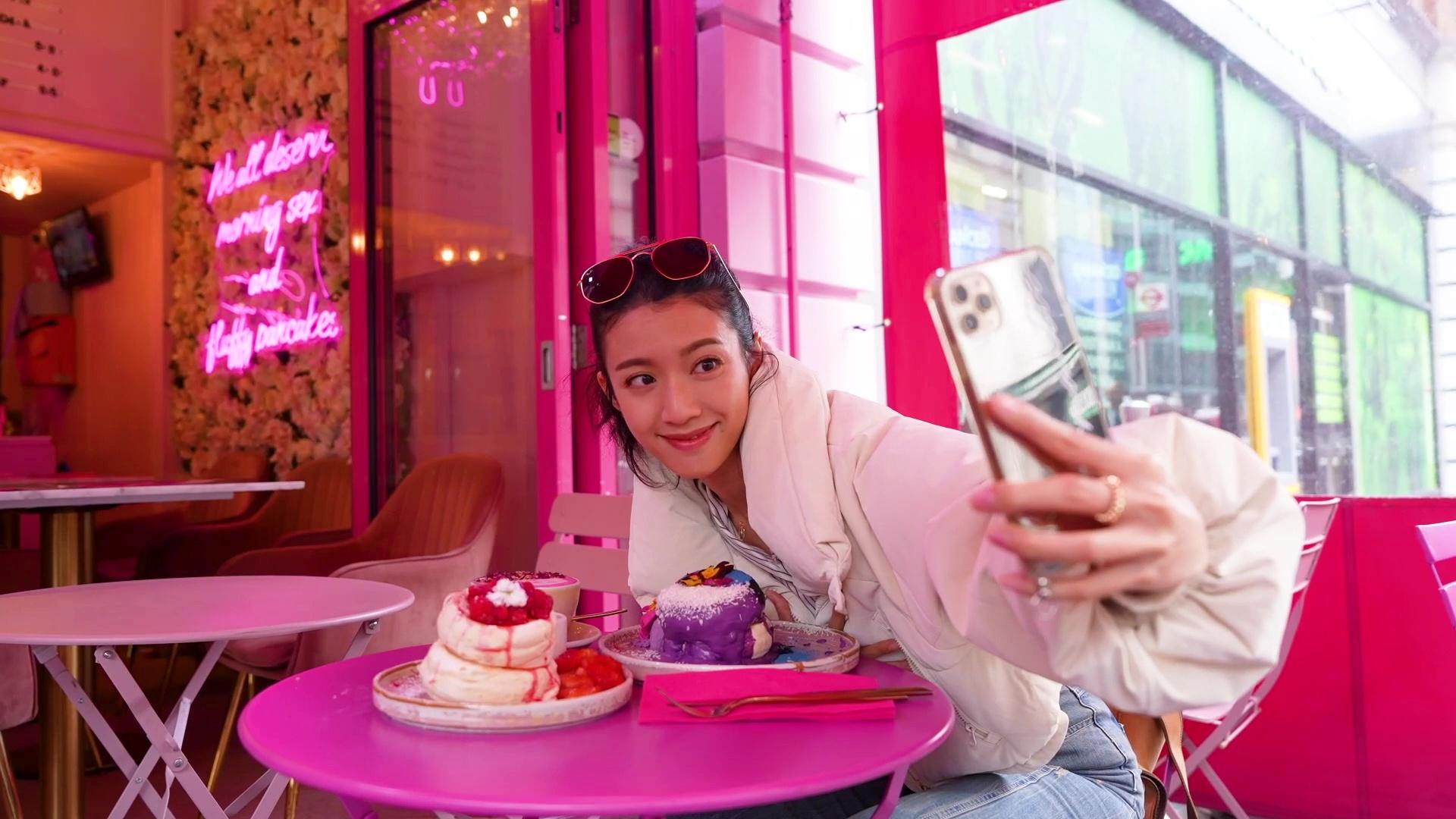 貝遊英倫｜蔡思貝一星期飛英拍節目 落機即有預告嚇親本尊