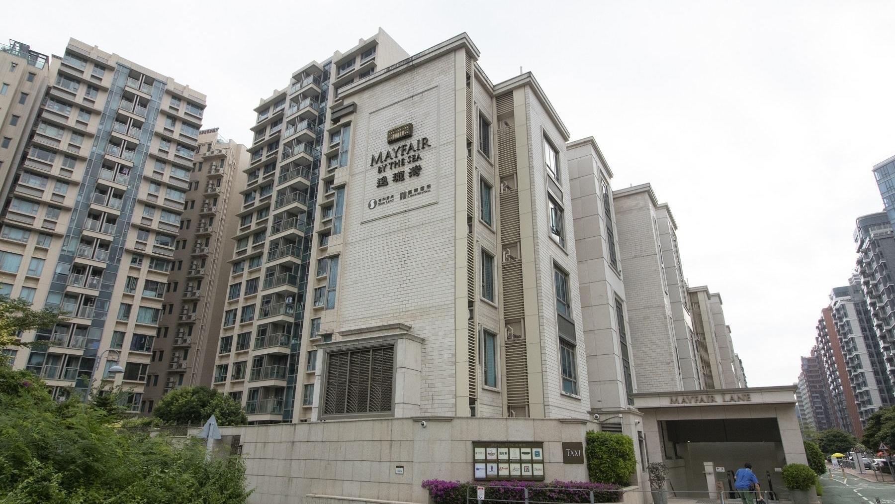 大埔白石角逸瓏灣最新獲外區客承租一伙高層四房雙套大單位，連車位以55,000元租出，呎租38.2元。