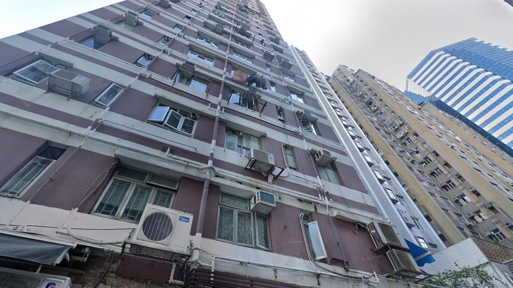 鰂魚涌女子疑受生活問題困擾，飛墮鄰廈平台身亡。(Google Map)