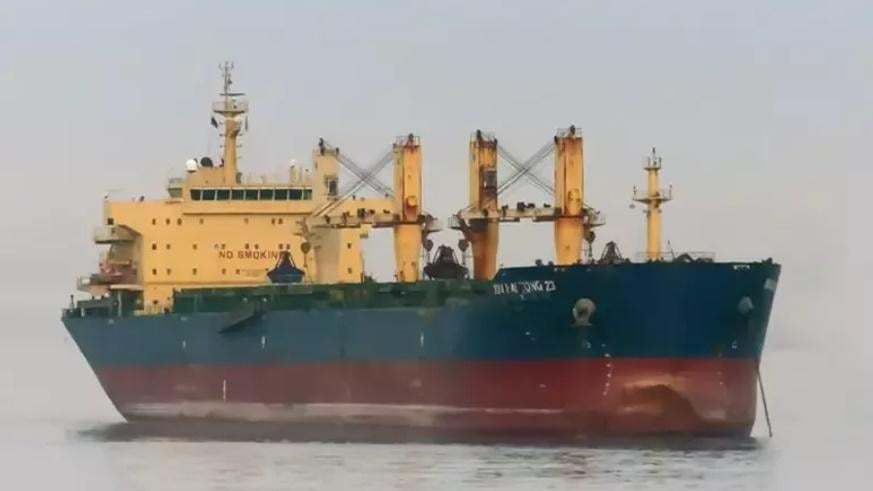 掛香港區旗散裝船，一度擱淺蘇彝士運河。(marinetraffic)