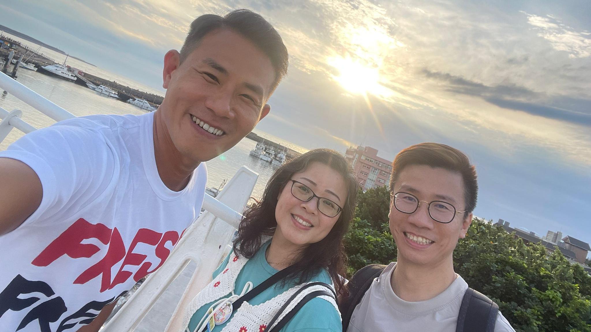 田豪祖3寶｜貴花田孖王耀祖率80「寶粉」 赴台探望  曾志豪感動哽咽：好似探緊