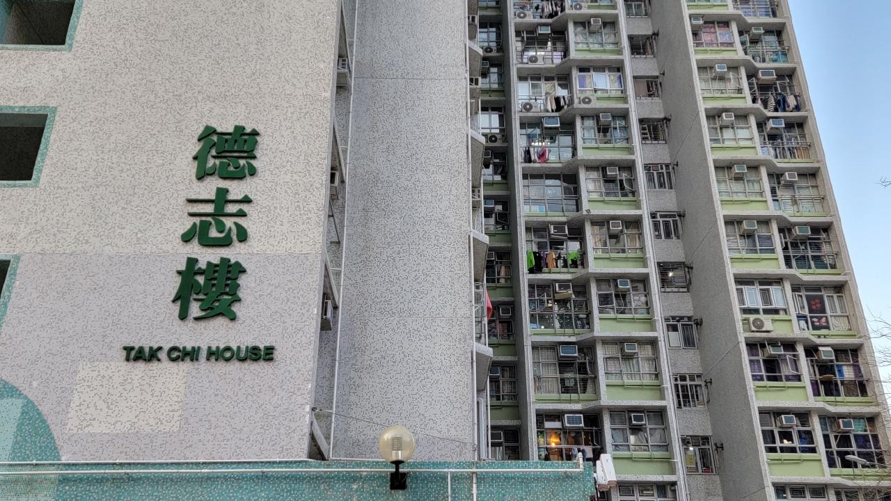 涉木棍襲擊妻子 厚德邨七旬翁墮斃