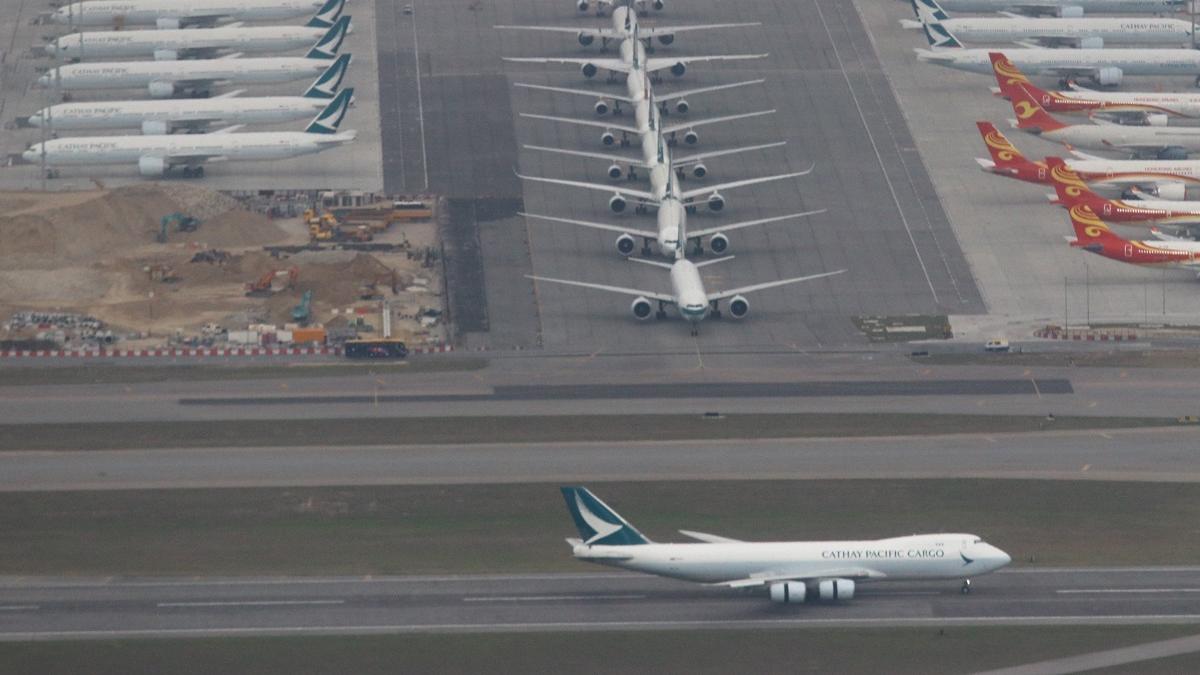 國泰航空表示，航機慢速滑行情況已有改善。(資料圖片)