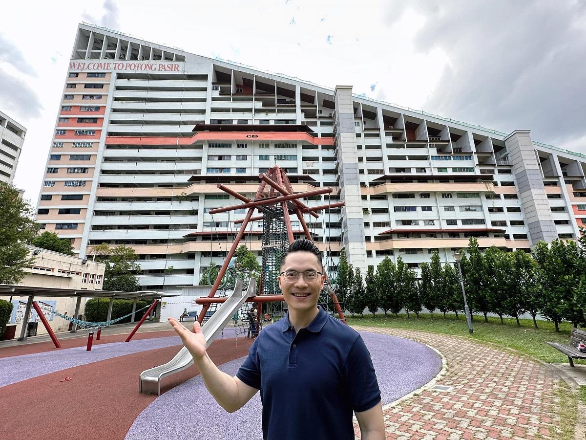 梁熙今日專誠參觀新加坡「組屋」。(梁熙Facebook)