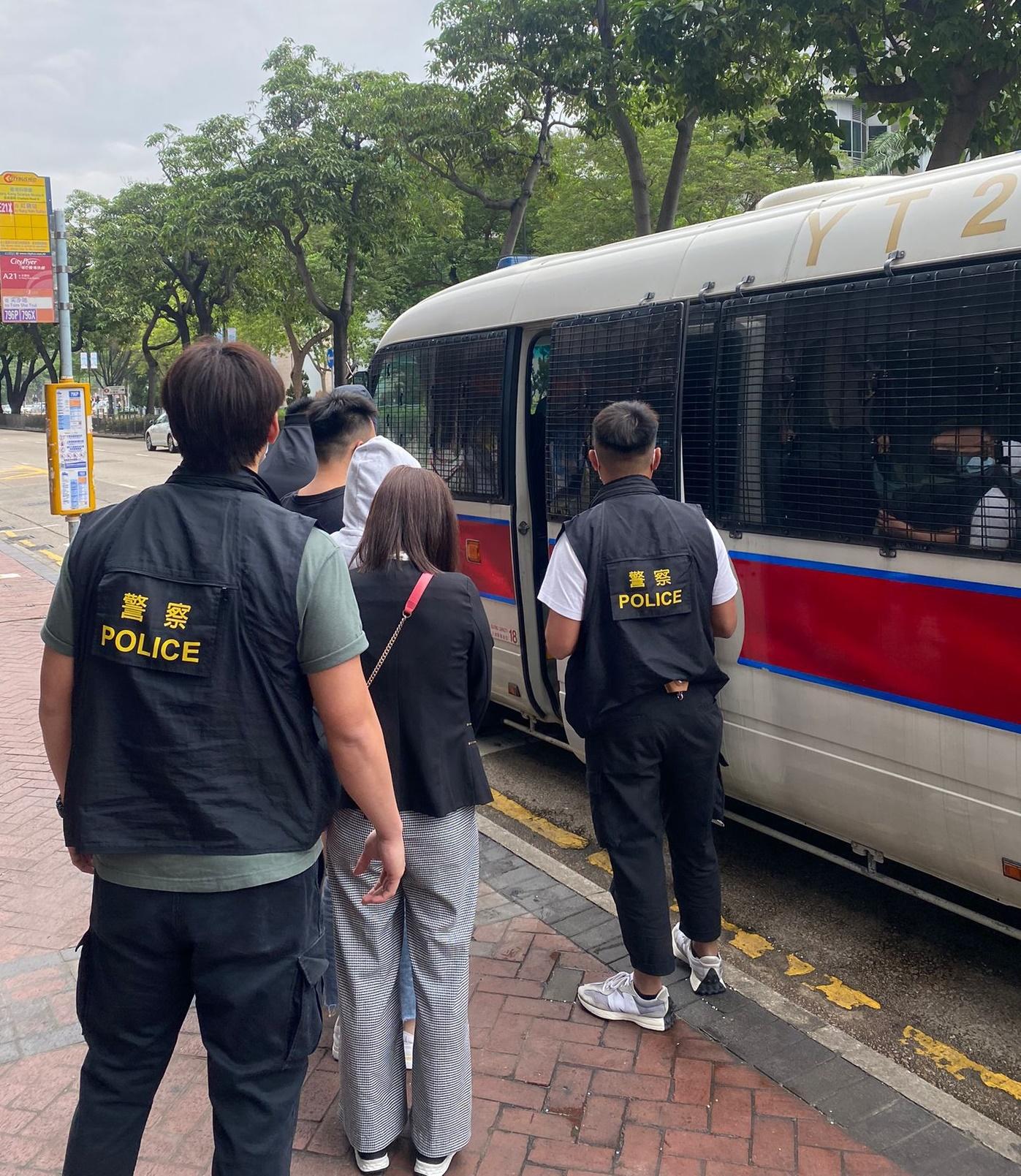 警搜尖沙咀樓上吧檢市值5000元毒品  男負責人連同5職員被捕