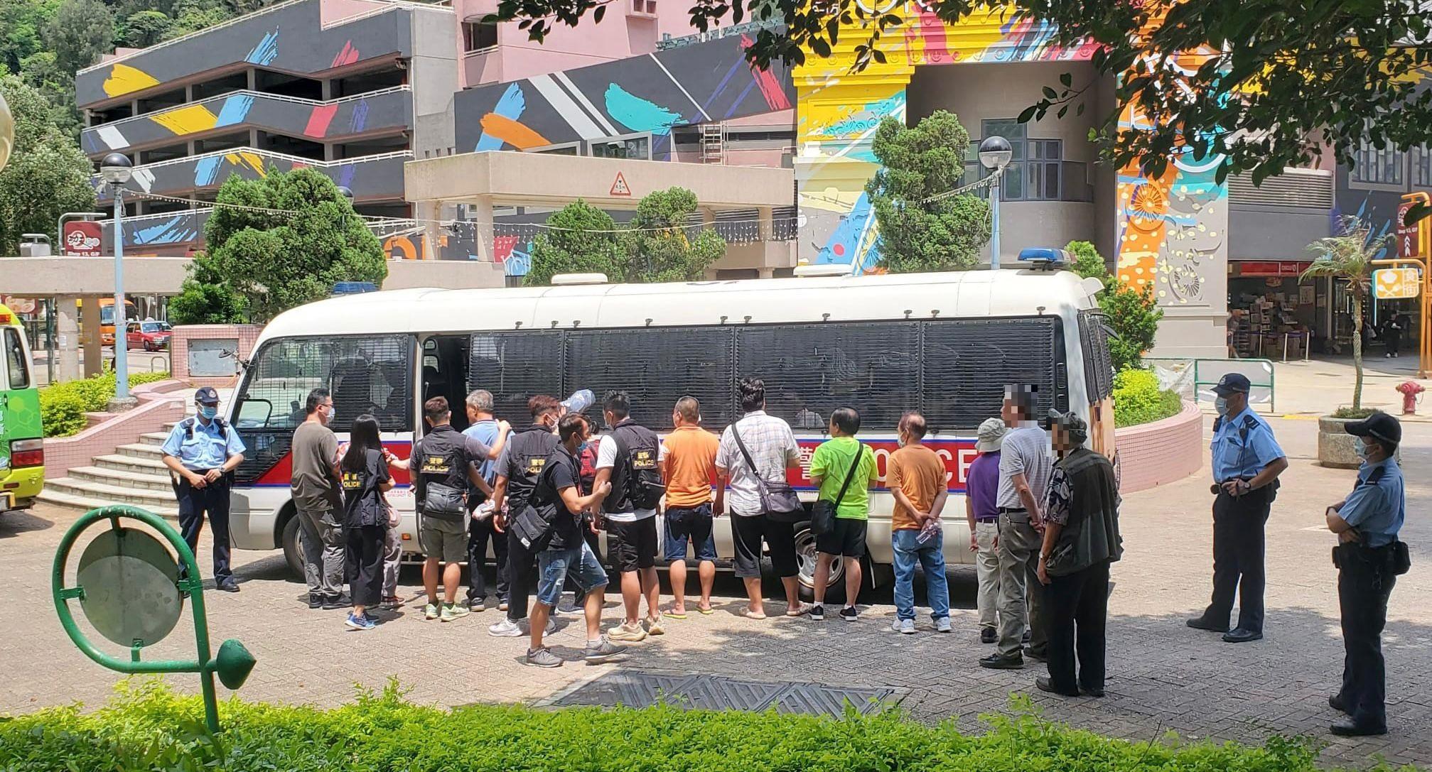 警將軍澳打擊非法街頭賭博  拘12人年紀最大91歲