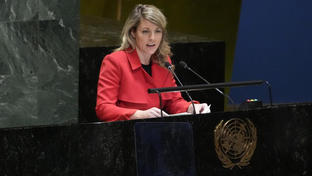 加拿大外長趙美蘭稱不排除會驅逐中國大使。(美聯社)