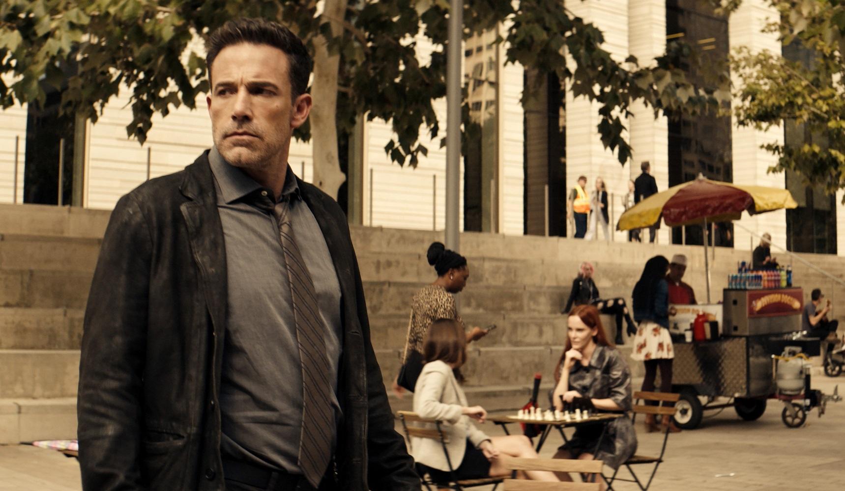 《潛眠叛變》影評｜中二病的劇本 場面熟口熟面