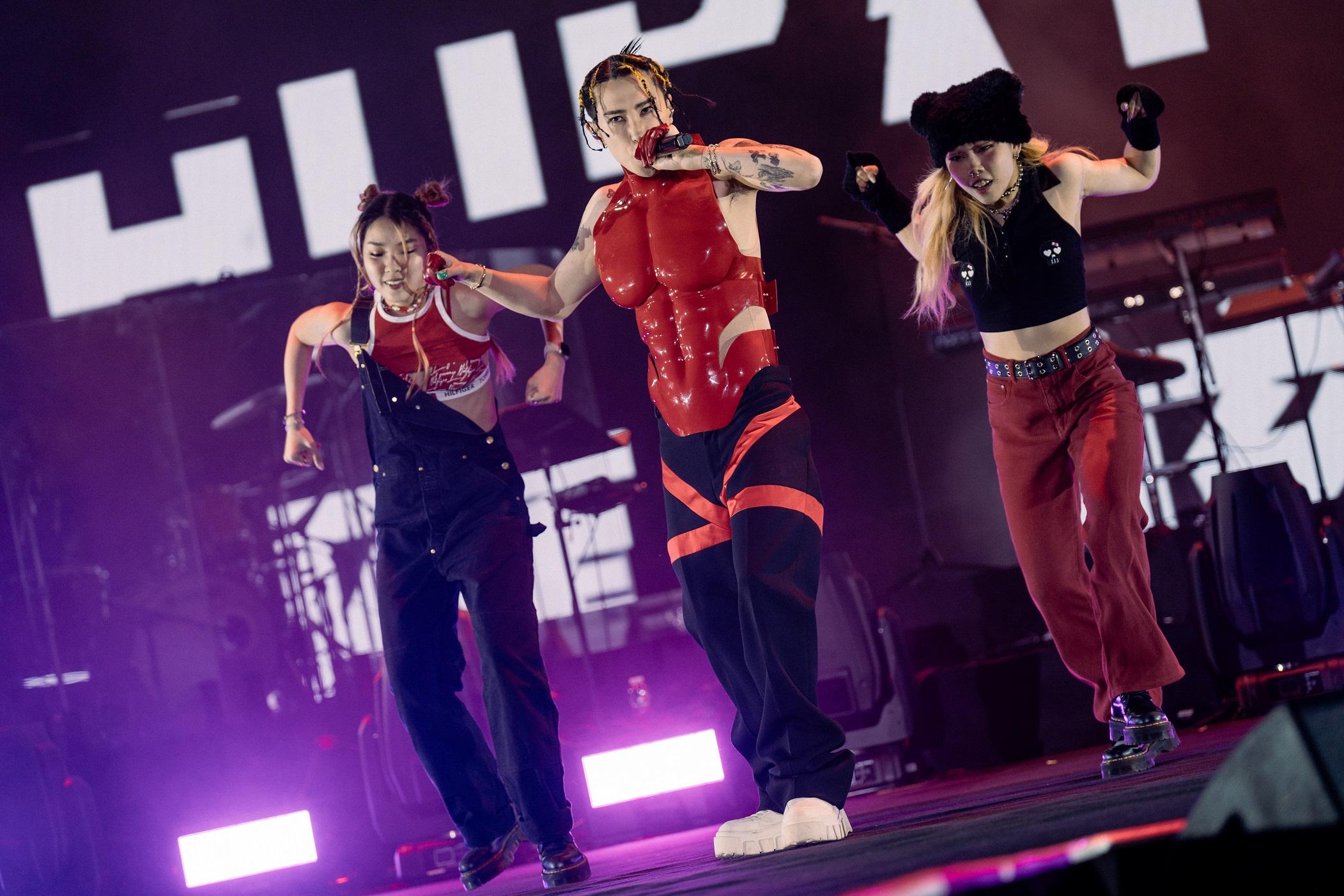 馬天佑一身搶眼巨胸唱新歌  盧廣仲Rock爆西九全場大合唱