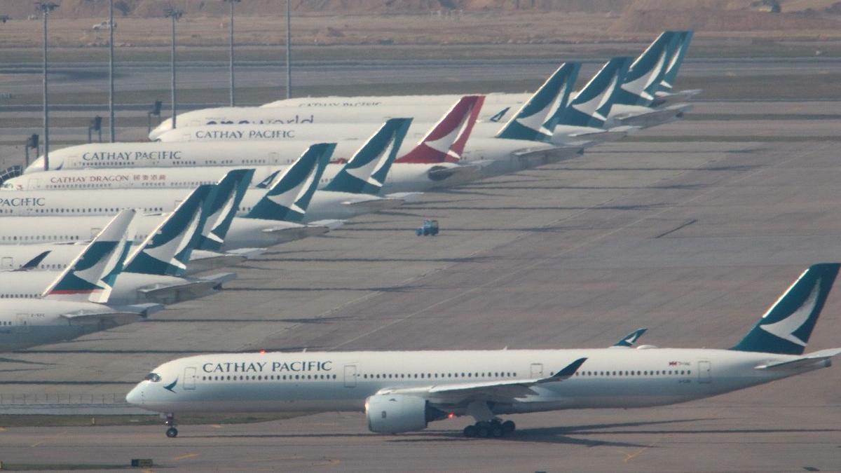 國泰航空近日接獲反映指，部分航班於停機坪和跑道滑行的速度相對緩慢。(資料圖片)