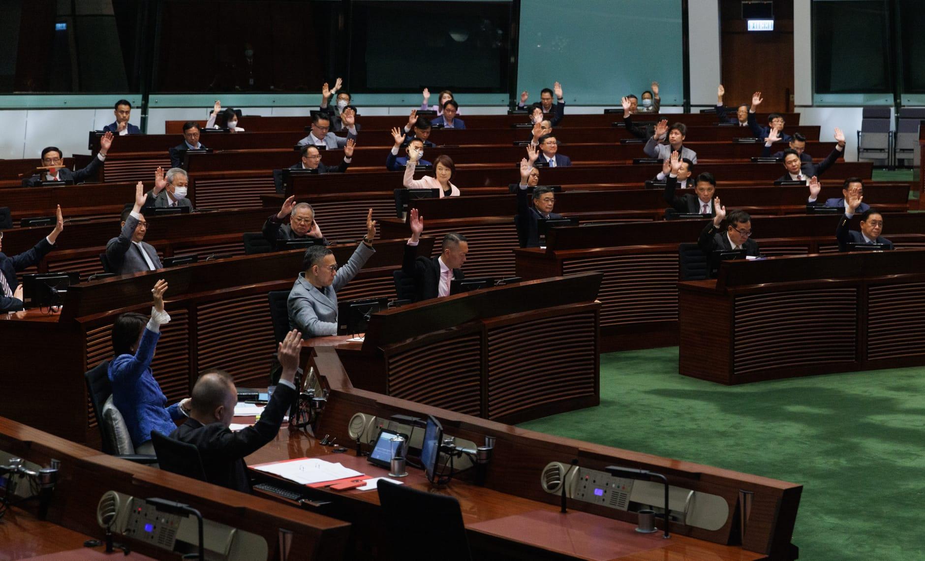 立法會三讀通過《財政預算案》     82票贊成、1票棄權 (蘇文傑攝)