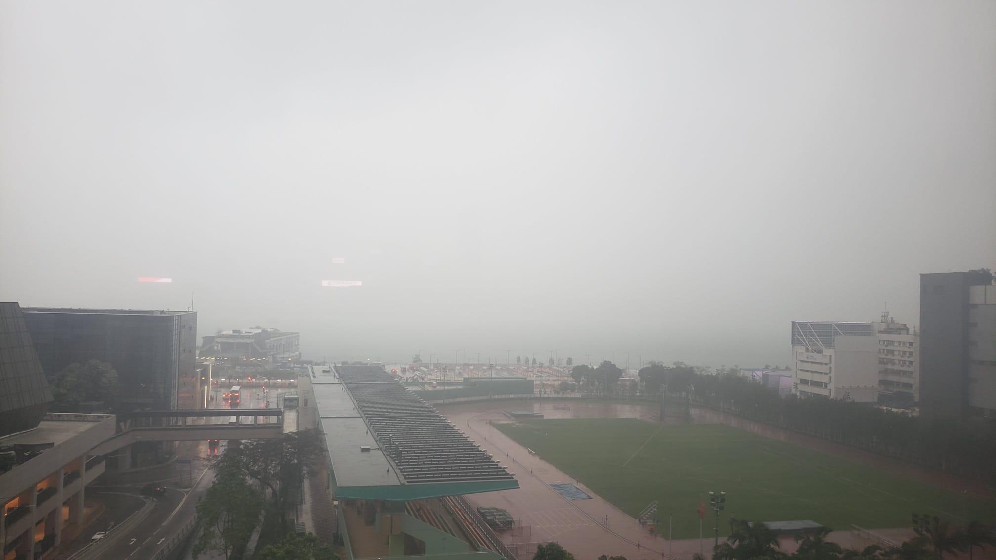 天文台發紅色暴雨警告