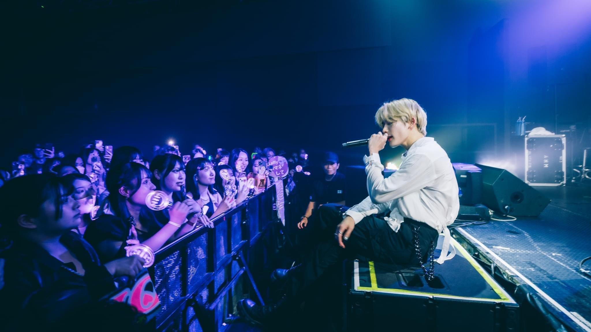 NOA處男港騷氣氛熱烈 學廣東話冧爆歌迷