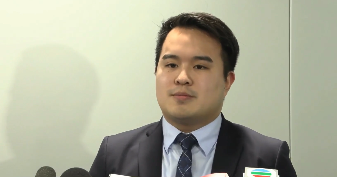 警方港島總區特別職務隊第二隊主管梁涇文高級督察現向傳媒簡報案情。