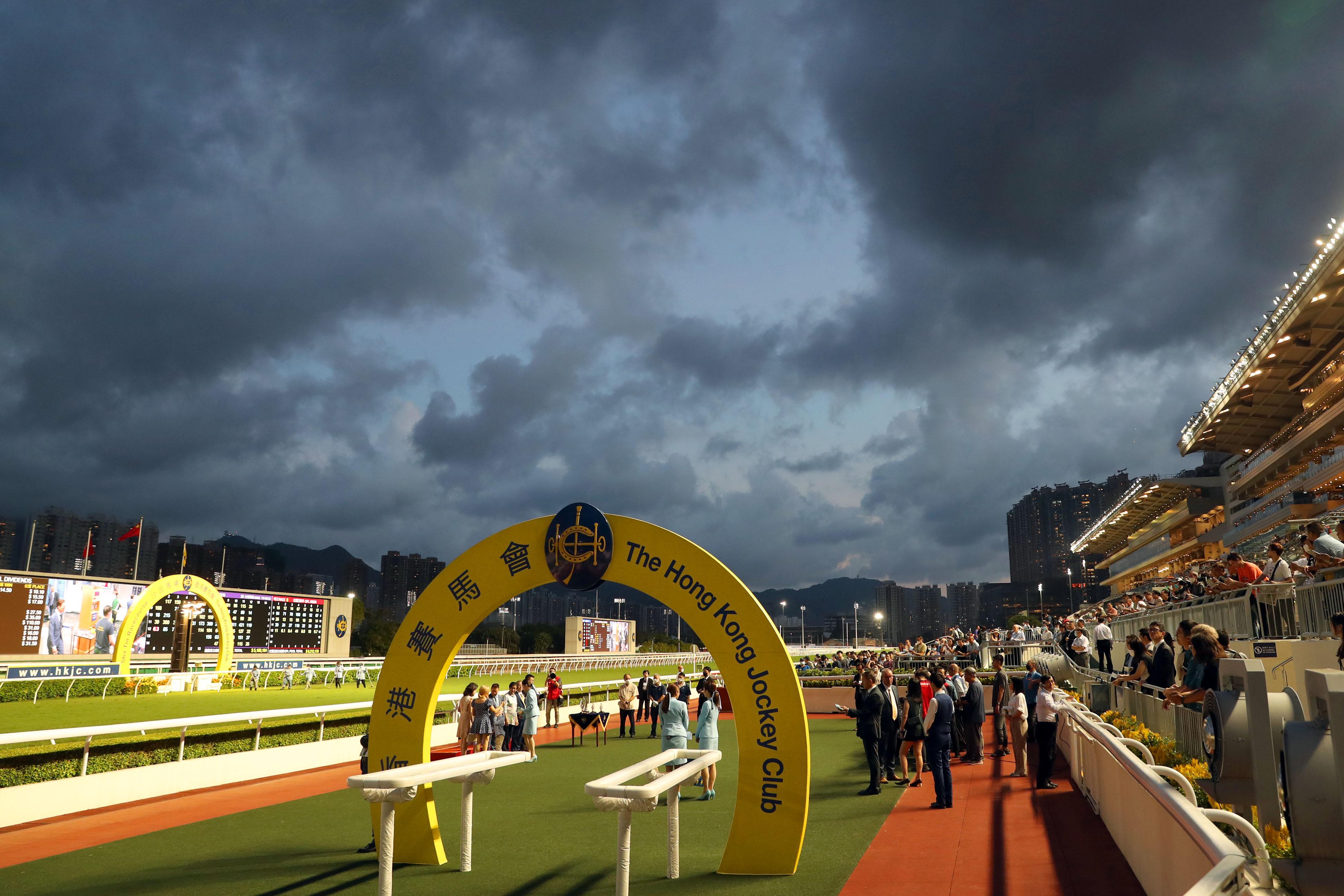 沙田馬場舉行今季首個黃昏賽事