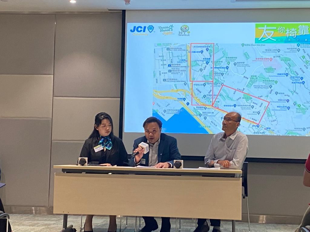 經緯青年商會調查，半數輪椅使用者認為無障礙設施不足夠，感到出行不便。