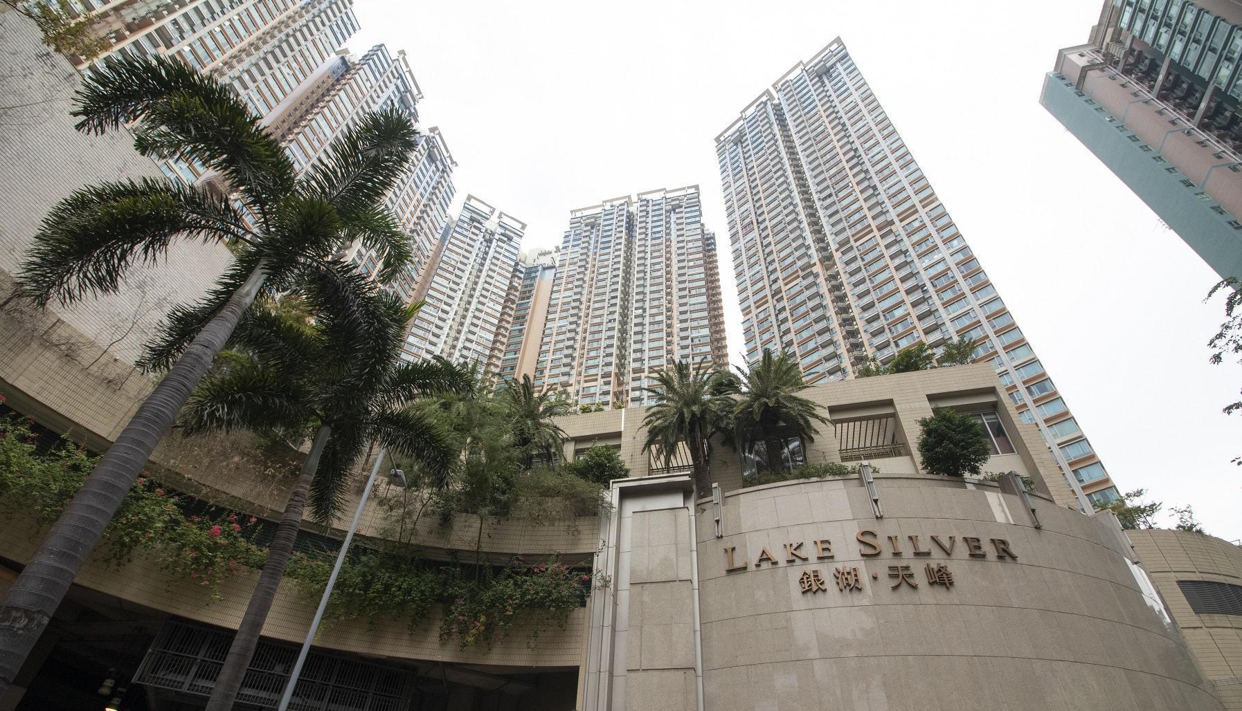 馬鞍山銀湖‧天峰中層兩房以895萬元成交，呎價1.6萬元。