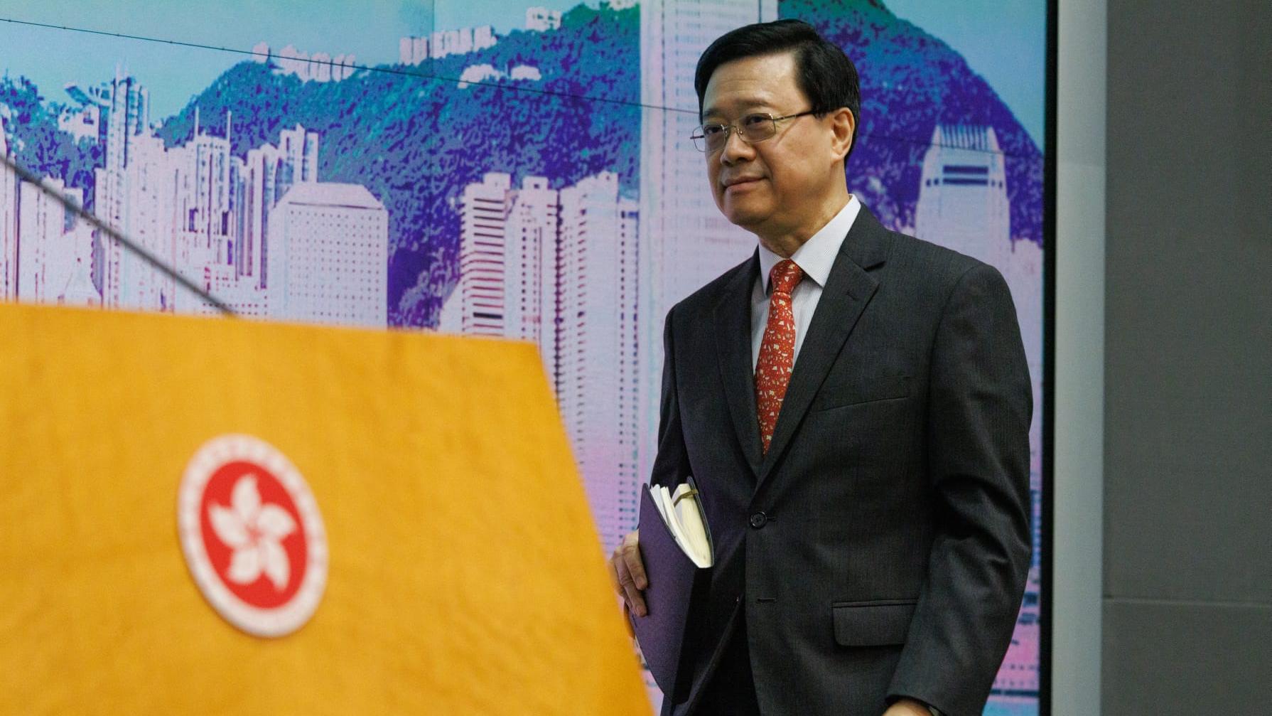 李家超表示，不排除將簡約公屋的概念納入過渡性房屋。(資料圖片)