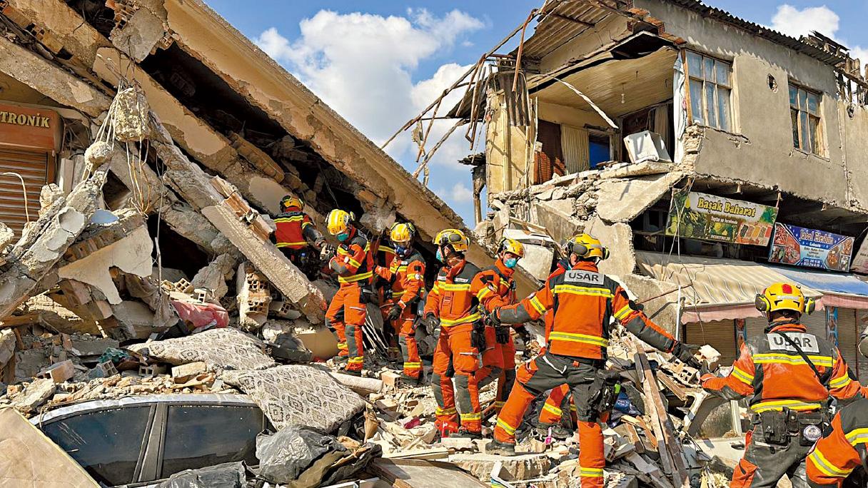 特區救援隊奪首屆表揚榜獎勵 李家超讚隊伍冒風險懷熱誠