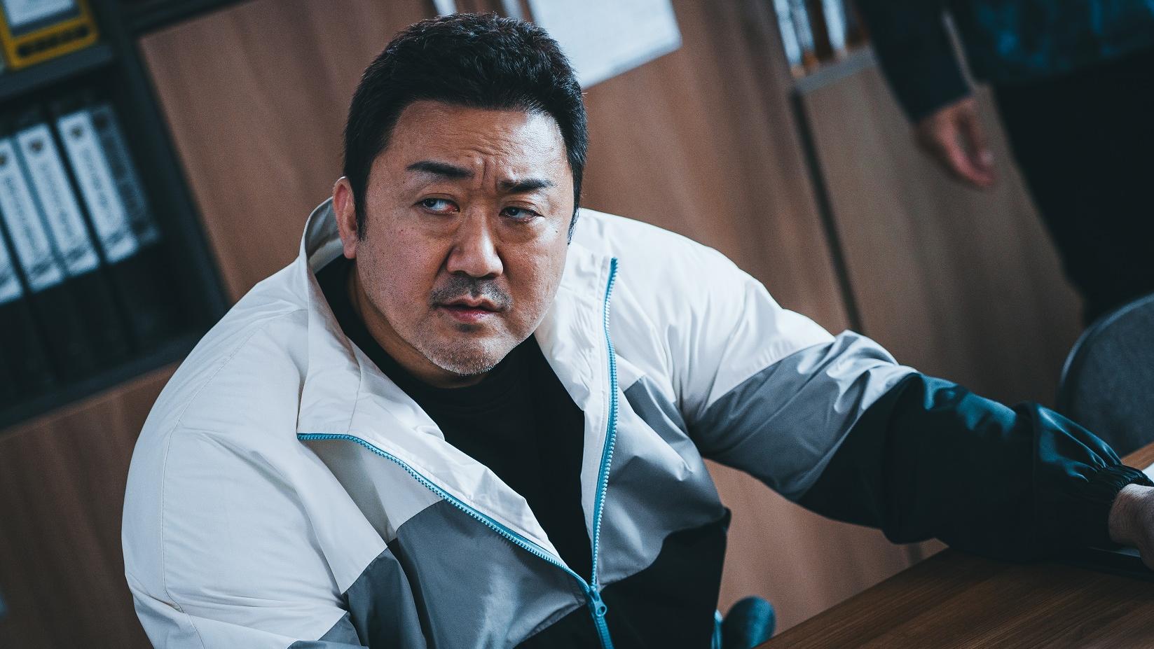 《犯罪都市：鐵拳掃毒》影評｜聲稱要拍八集的韓式辣手神探 