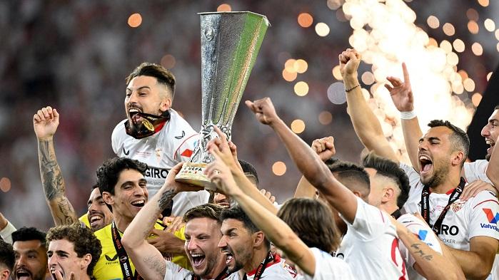 西維爾歷史性第7次贏得歐霸盃及前身歐洲足協盃冠軍。(路透社)