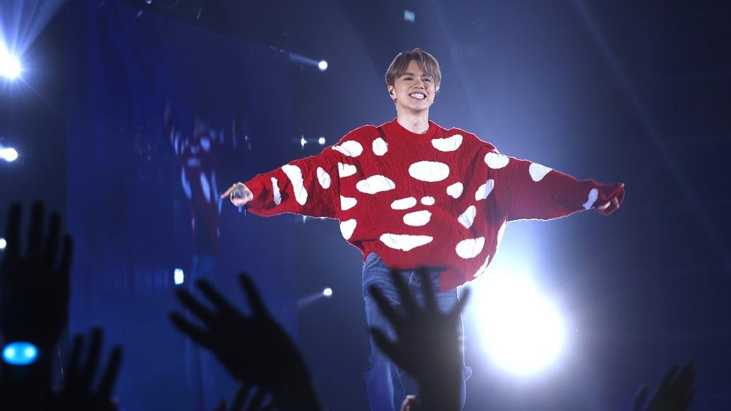 張敬軒演唱會｜兩度開騷延期曾灰爆  以《隱形遊樂場》勉勵：咬緊牙關衝過去